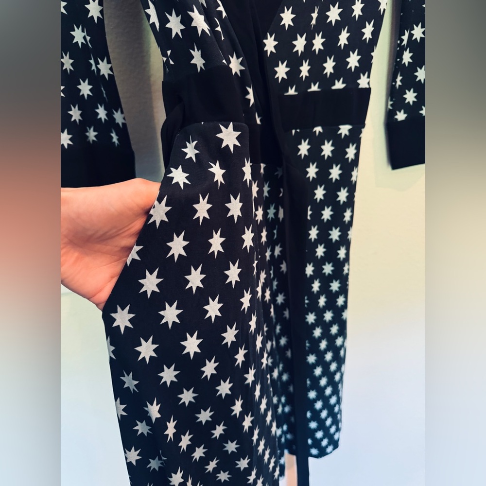 DVF Star Pattern Classic Wrap Dress with Pockets - Picture 5 of 10